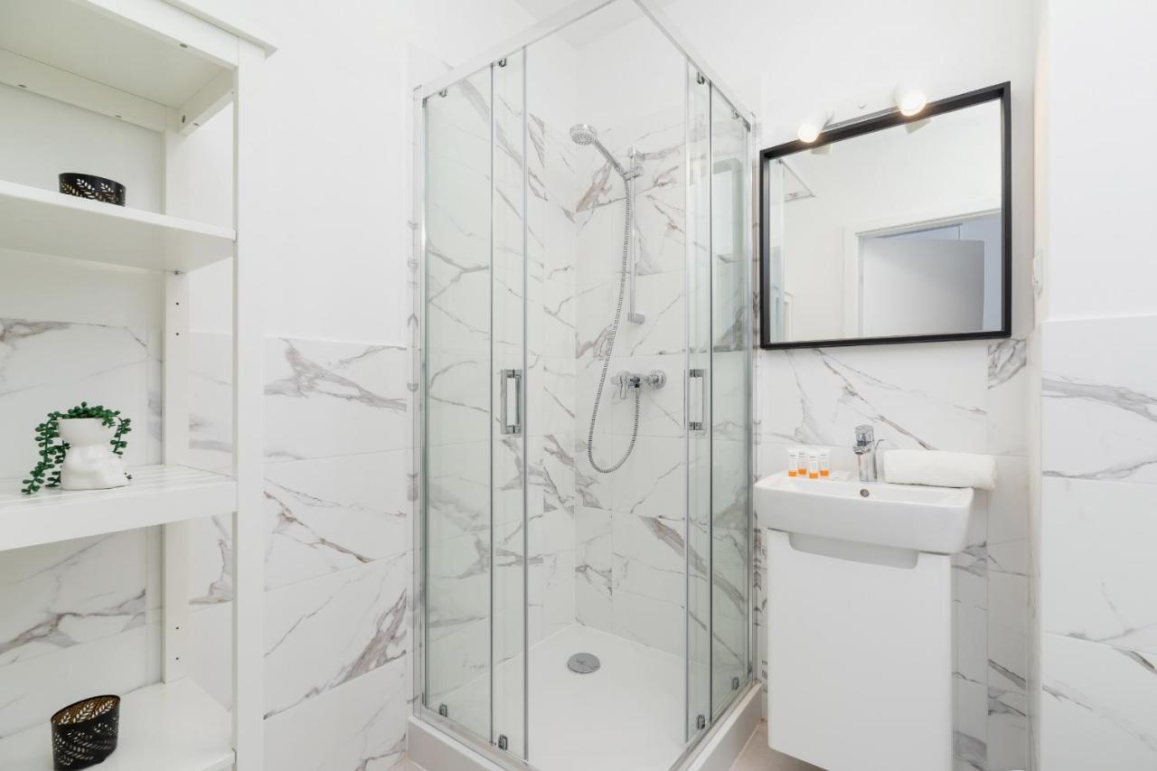 Elegant Pet-Friendly Studio In Krakow By Noclegi Renters Extérieur photo